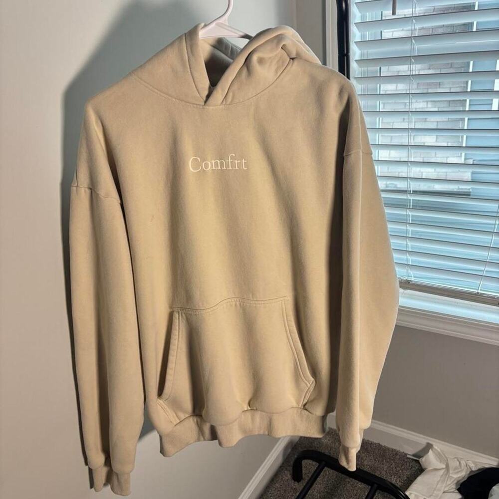 Cream comfrt hoodie size m